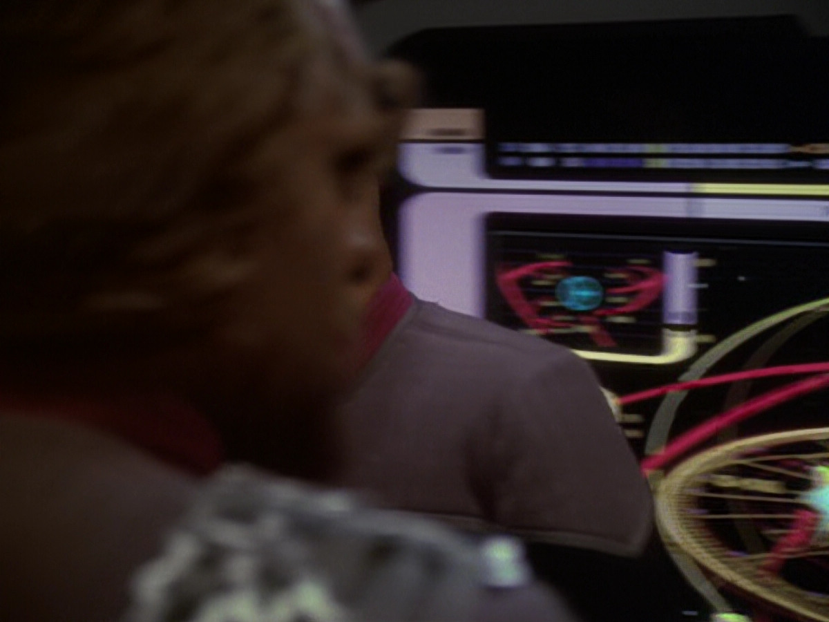 extant_StarTrek_DS9_6x05-FavorTheBold_02128.jpg