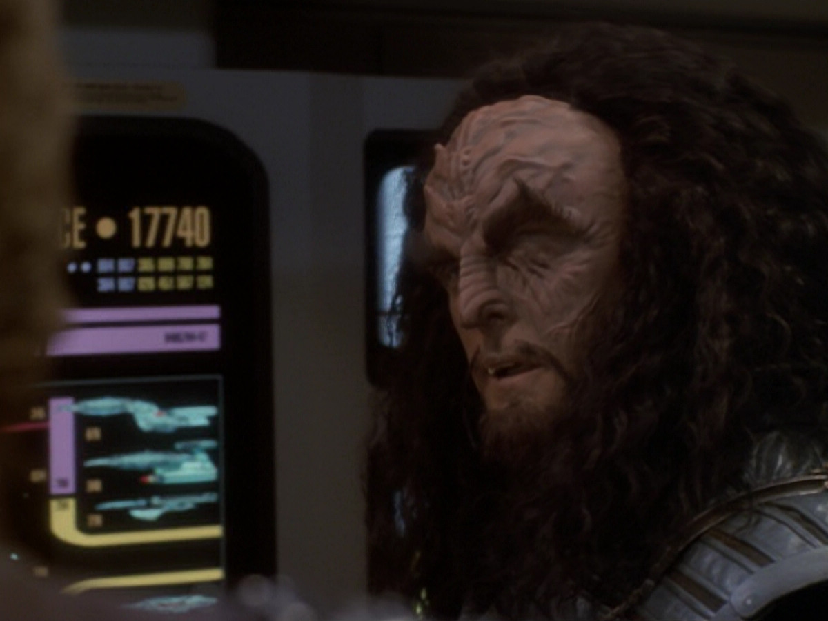 extant_StarTrek_DS9_6x05-FavorTheBold_02137.jpg