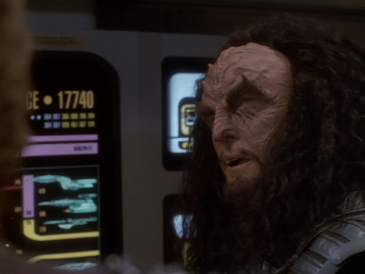 extant_StarTrek_DS9_6x05-FavorTheBold_02138.jpg