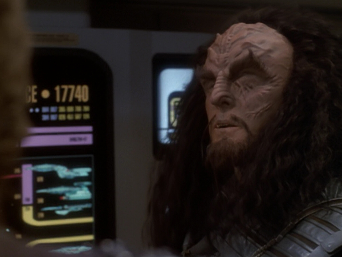 extant_StarTrek_DS9_6x05-FavorTheBold_02139.jpg