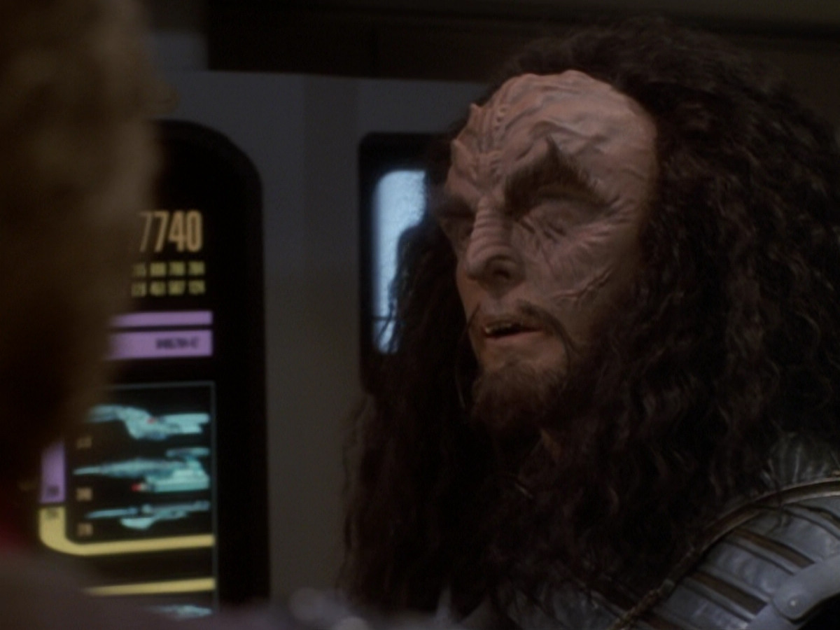 extant_StarTrek_DS9_6x05-FavorTheBold_02151.jpg