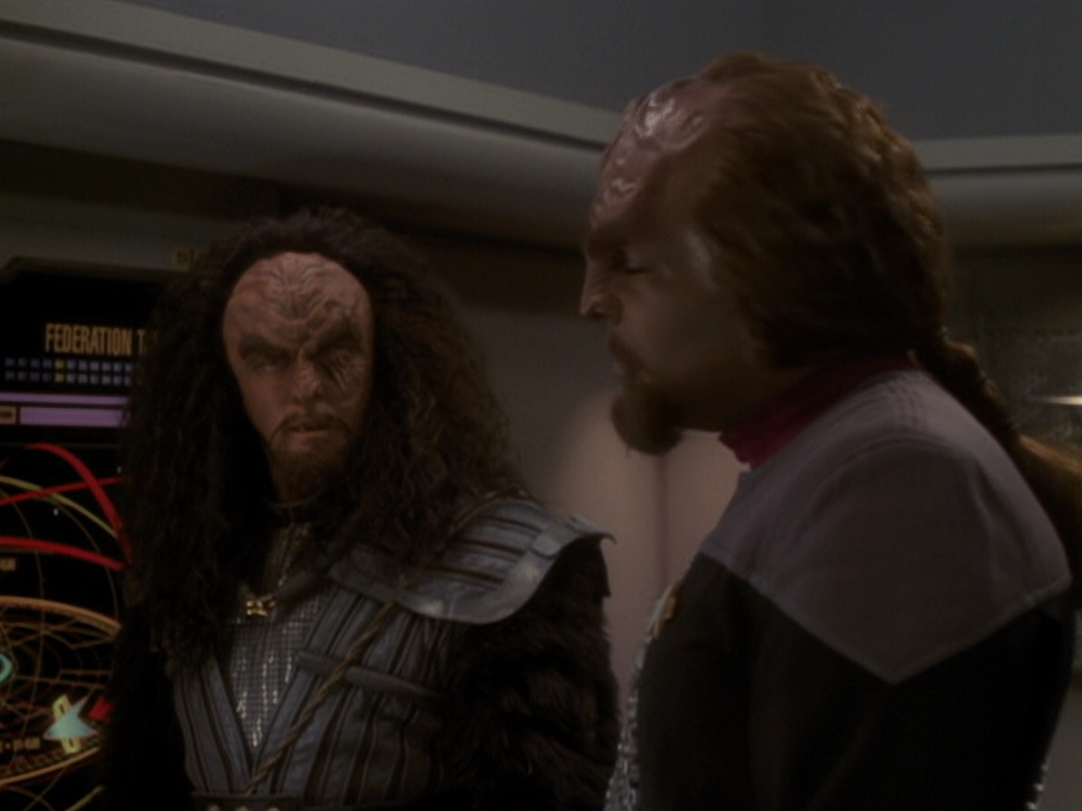 extant_StarTrek_DS9_6x05-FavorTheBold_02168.jpg