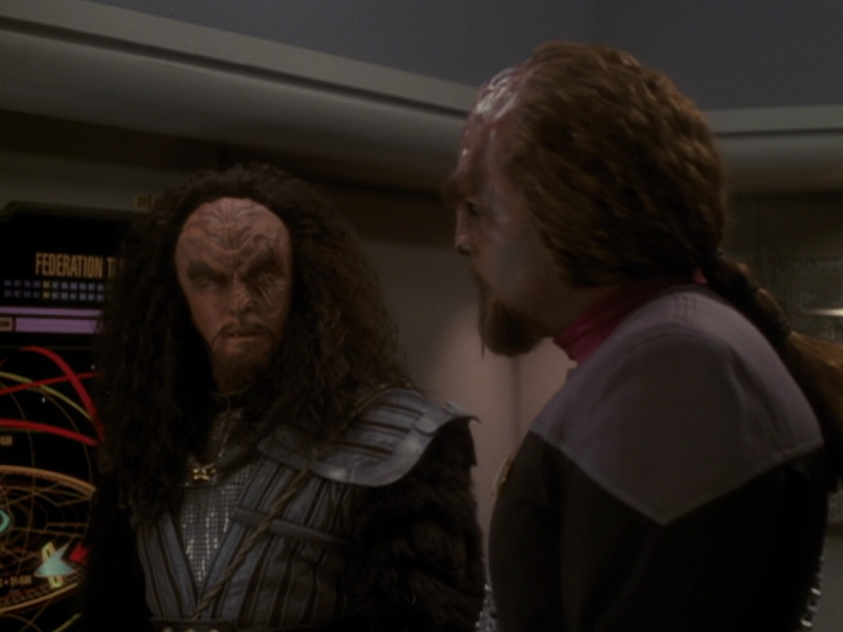 extant_StarTrek_DS9_6x05-FavorTheBold_02169.jpg