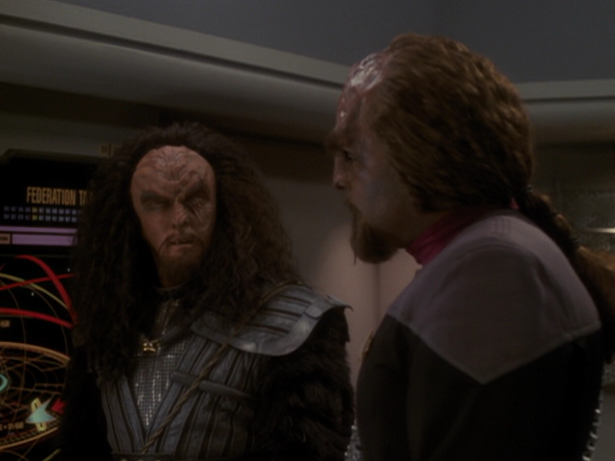 extant_StarTrek_DS9_6x05-FavorTheBold_02170.jpg