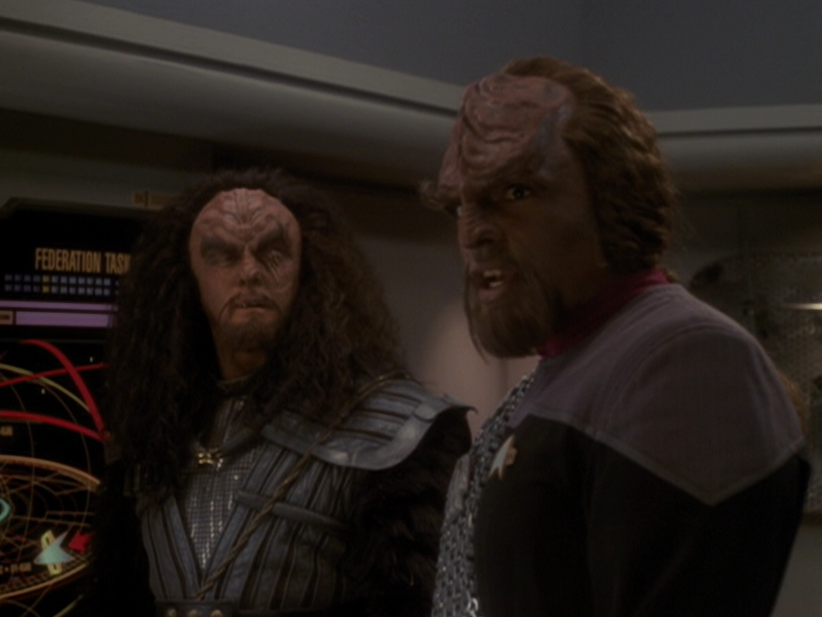 extant_StarTrek_DS9_6x05-FavorTheBold_02172.jpg