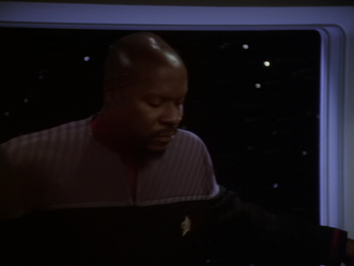 extant_StarTrek_DS9_6x05-FavorTheBold_02180.jpg