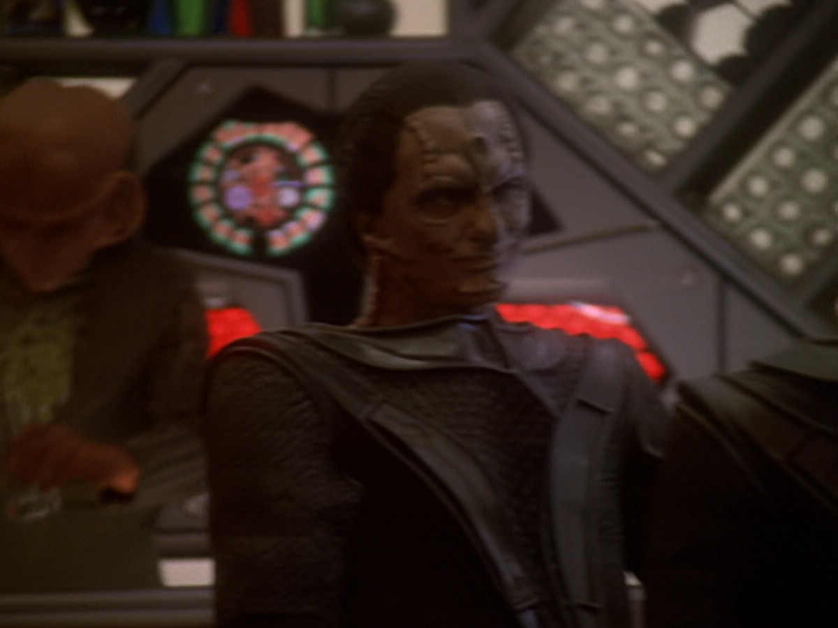 extant_StarTrek_DS9_6x05-FavorTheBold_02198.jpg