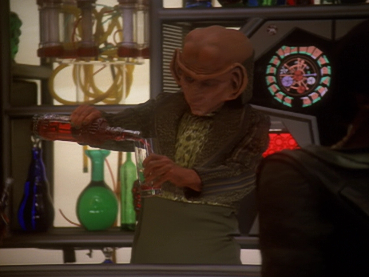 extant_StarTrek_DS9_6x05-FavorTheBold_02200.jpg