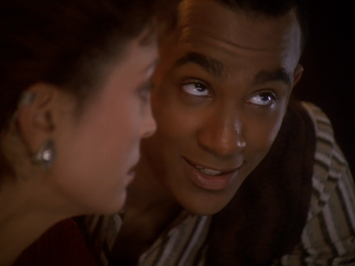 extant_StarTrek_DS9_6x05-FavorTheBold_02288.jpg