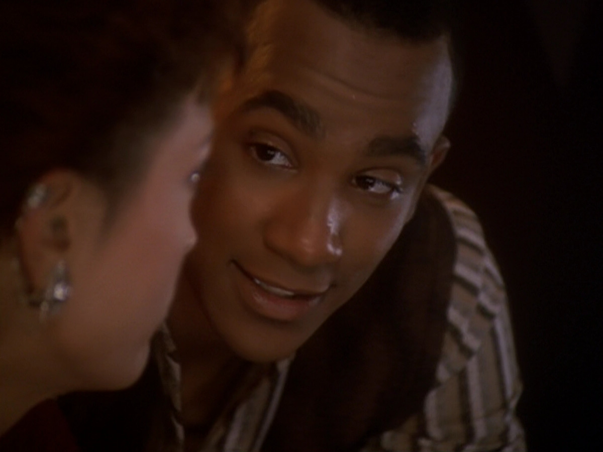 extant_StarTrek_DS9_6x05-FavorTheBold_02298.jpg