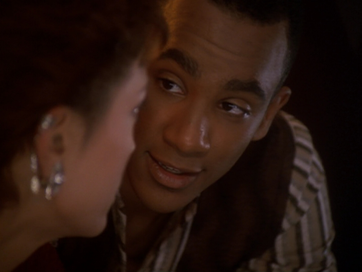 extant_StarTrek_DS9_6x05-FavorTheBold_02299.jpg