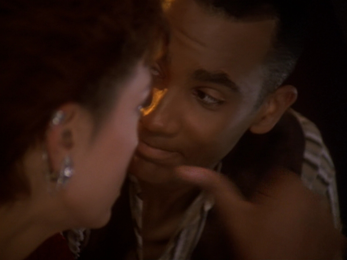 extant_StarTrek_DS9_6x05-FavorTheBold_02301.jpg