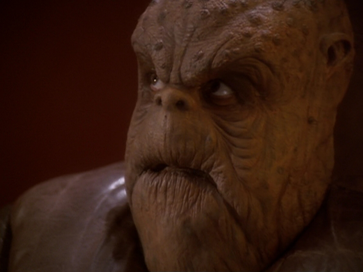 extant_StarTrek_DS9_6x05-FavorTheBold_02332.jpg