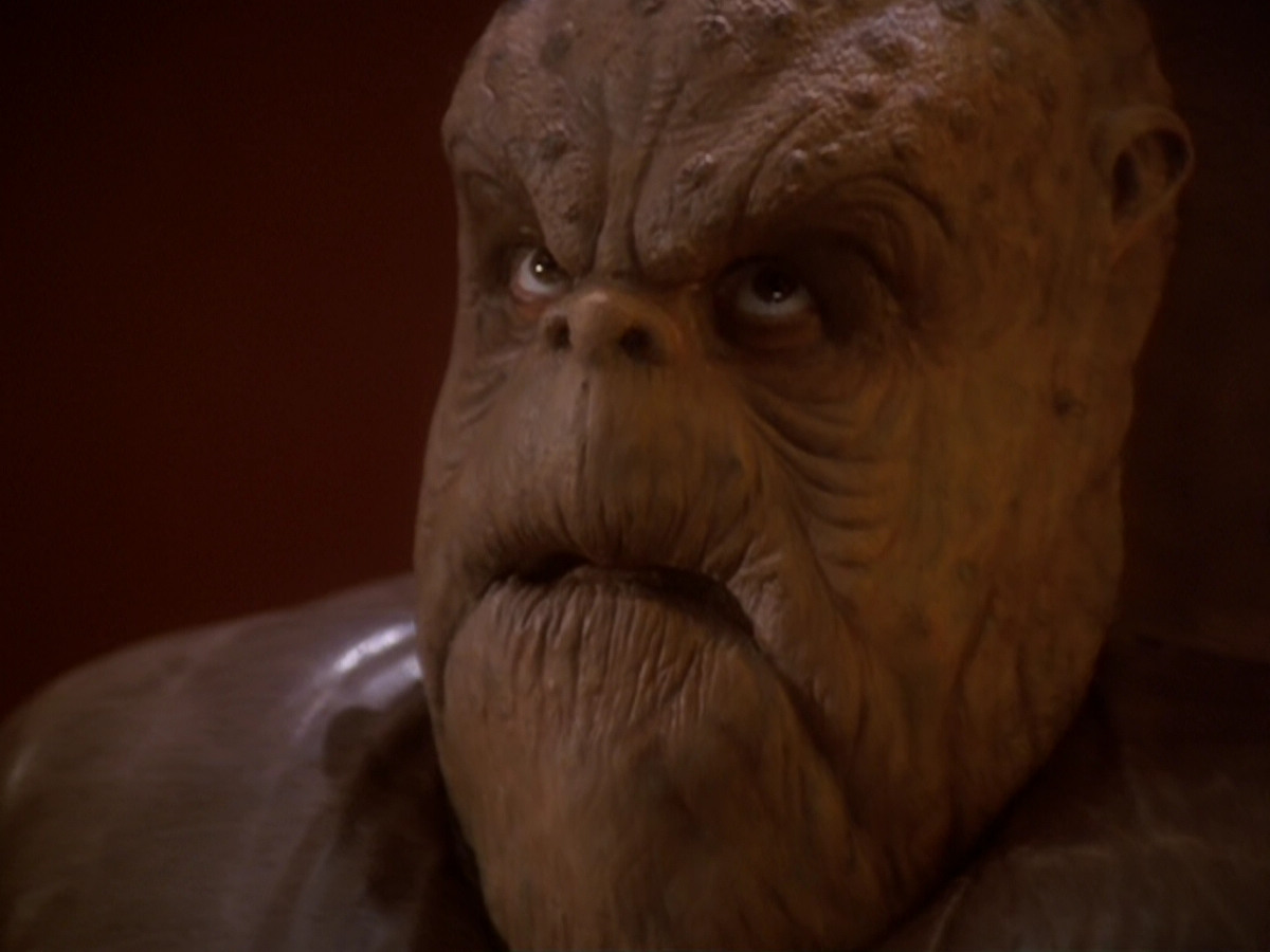 extant_StarTrek_DS9_6x05-FavorTheBold_02335.jpg