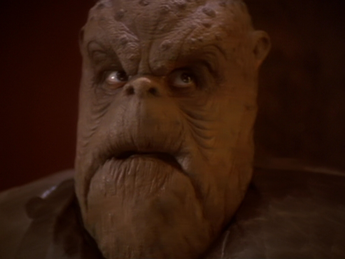 extant_StarTrek_DS9_6x05-FavorTheBold_02336.jpg