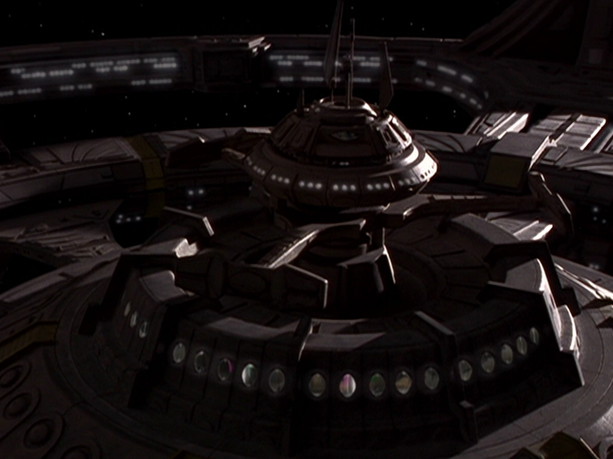 extant_StarTrek_DS9_6x05-FavorTheBold_02415.jpg