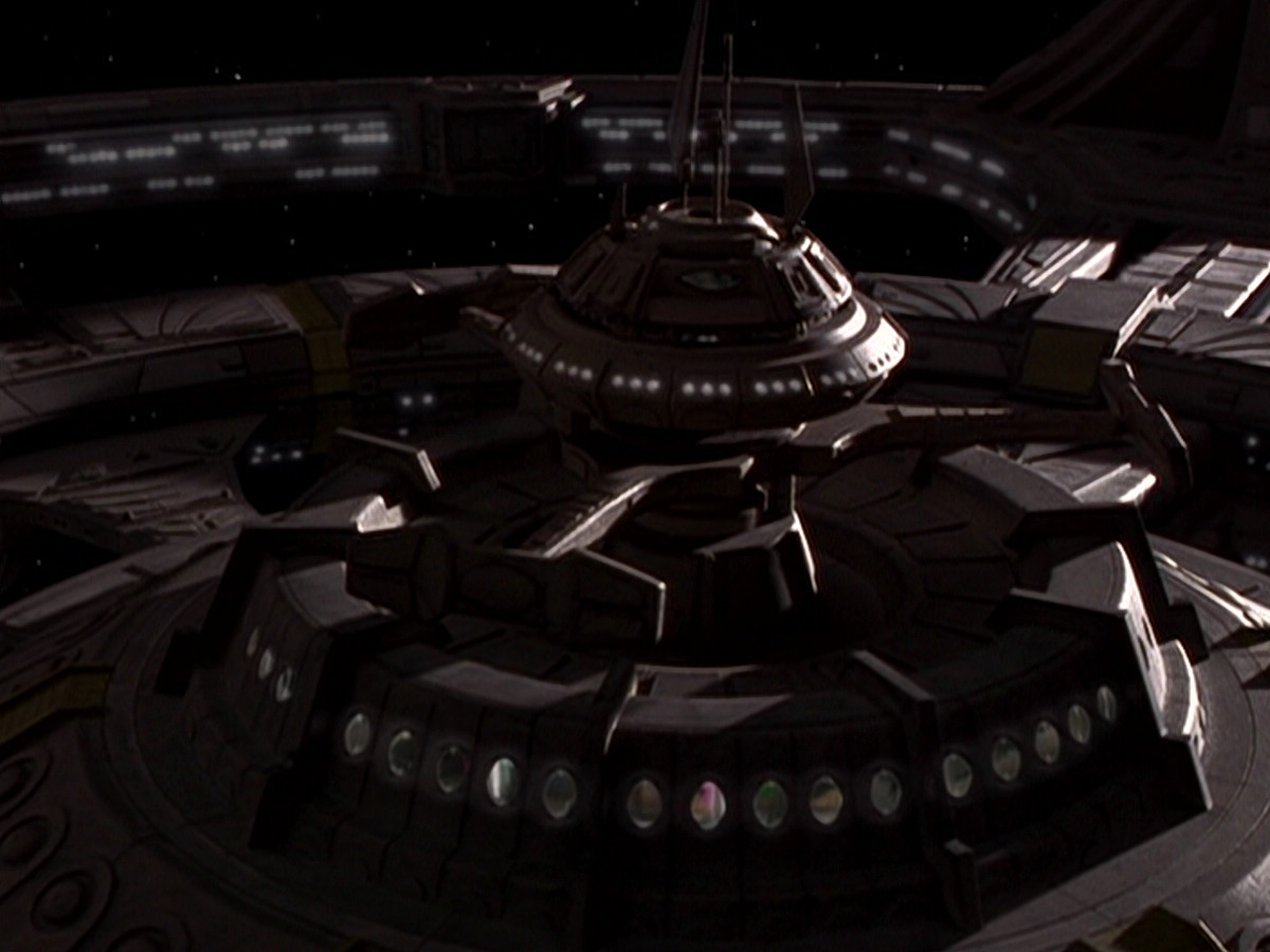 extant_StarTrek_DS9_6x05-FavorTheBold_02416.jpg