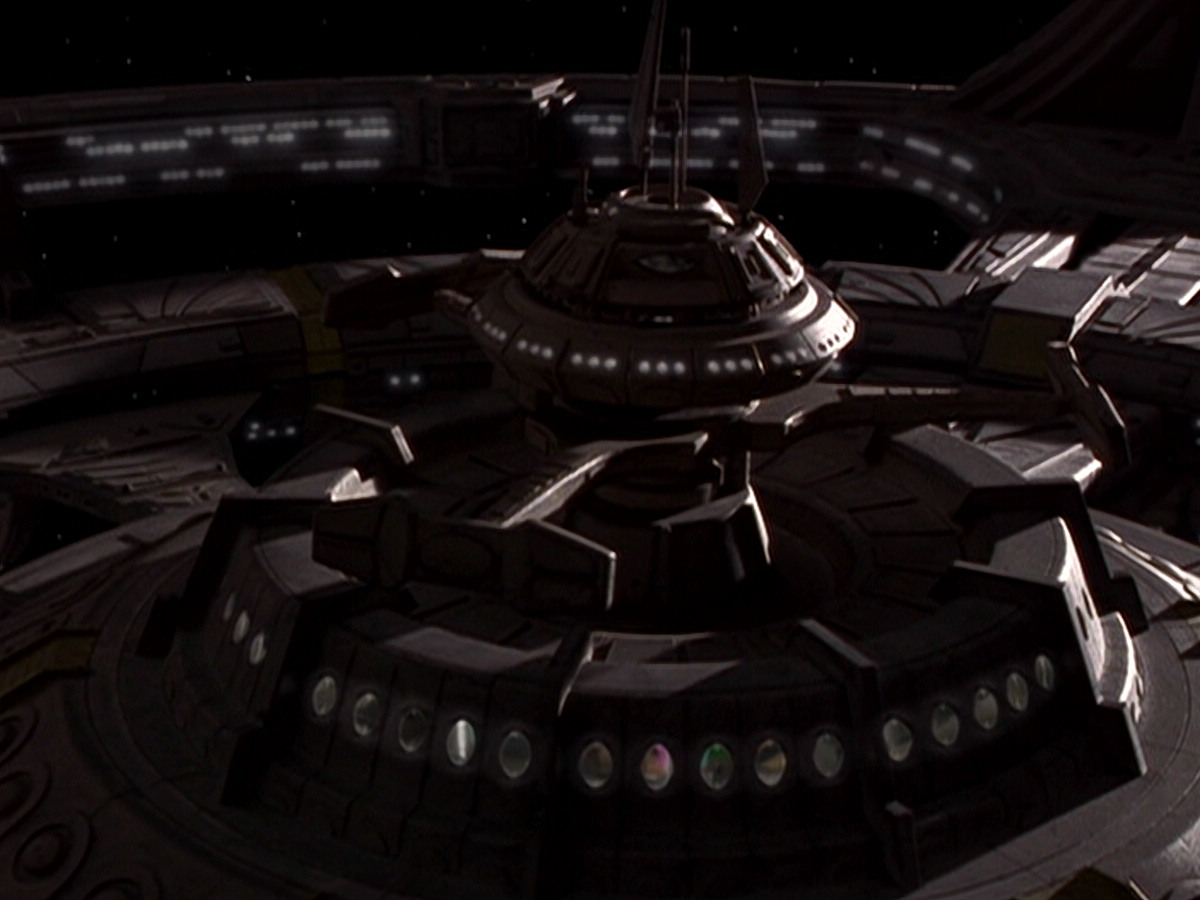 extant_StarTrek_DS9_6x05-FavorTheBold_02417.jpg