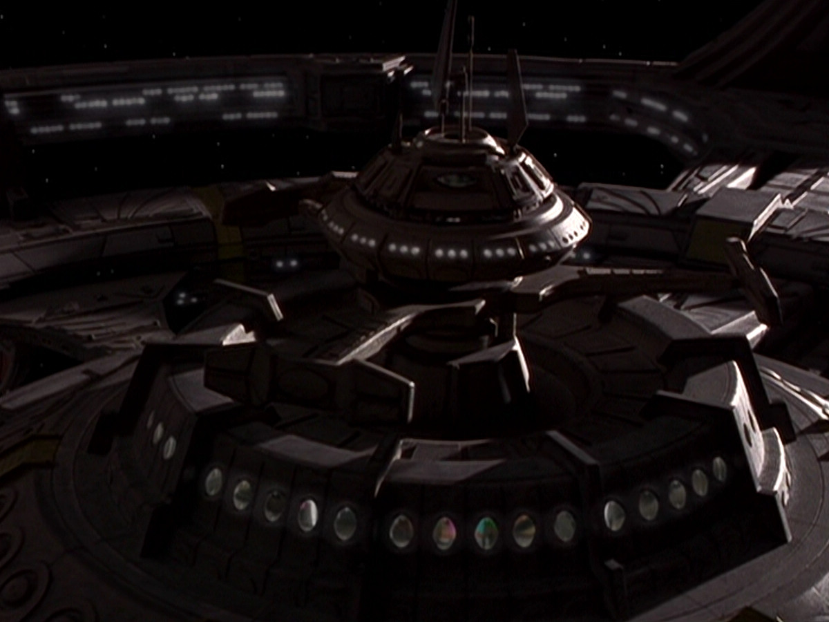 extant_StarTrek_DS9_6x05-FavorTheBold_02418.jpg