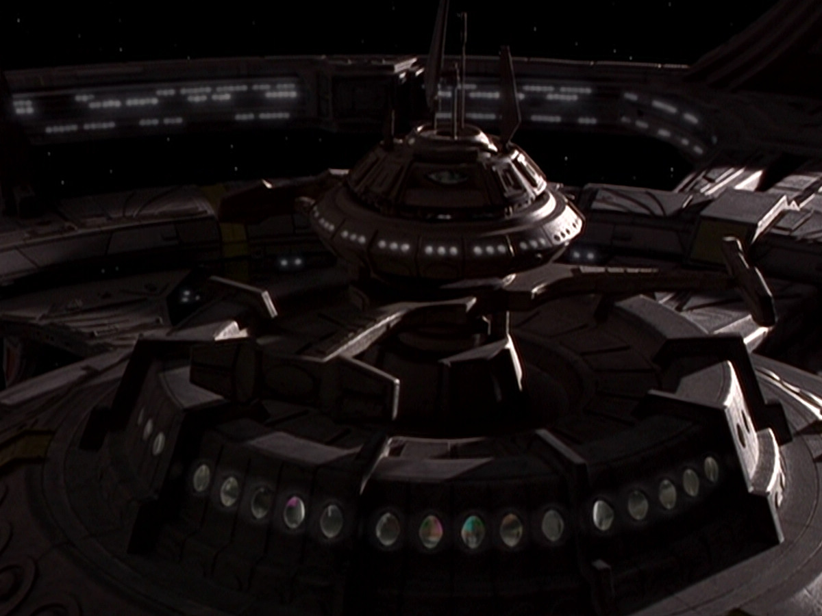 extant_StarTrek_DS9_6x05-FavorTheBold_02419.jpg