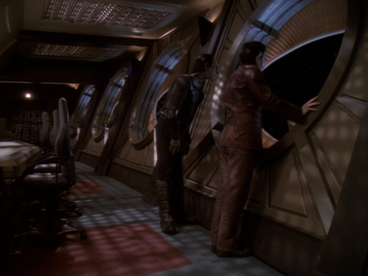 extant_StarTrek_DS9_6x05-FavorTheBold_02420.jpg