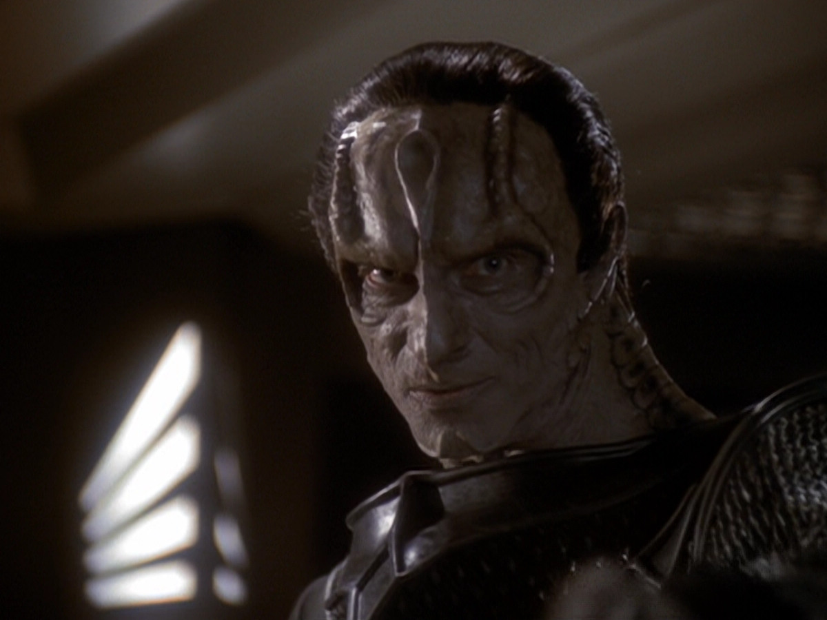 extant_StarTrek_DS9_6x05-FavorTheBold_02428.jpg