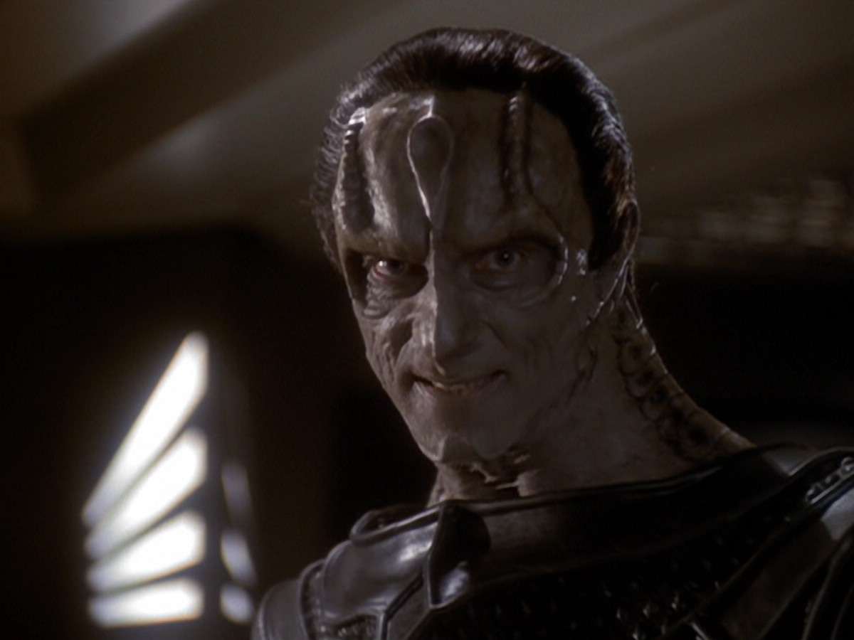 extant_StarTrek_DS9_6x05-FavorTheBold_02429.jpg