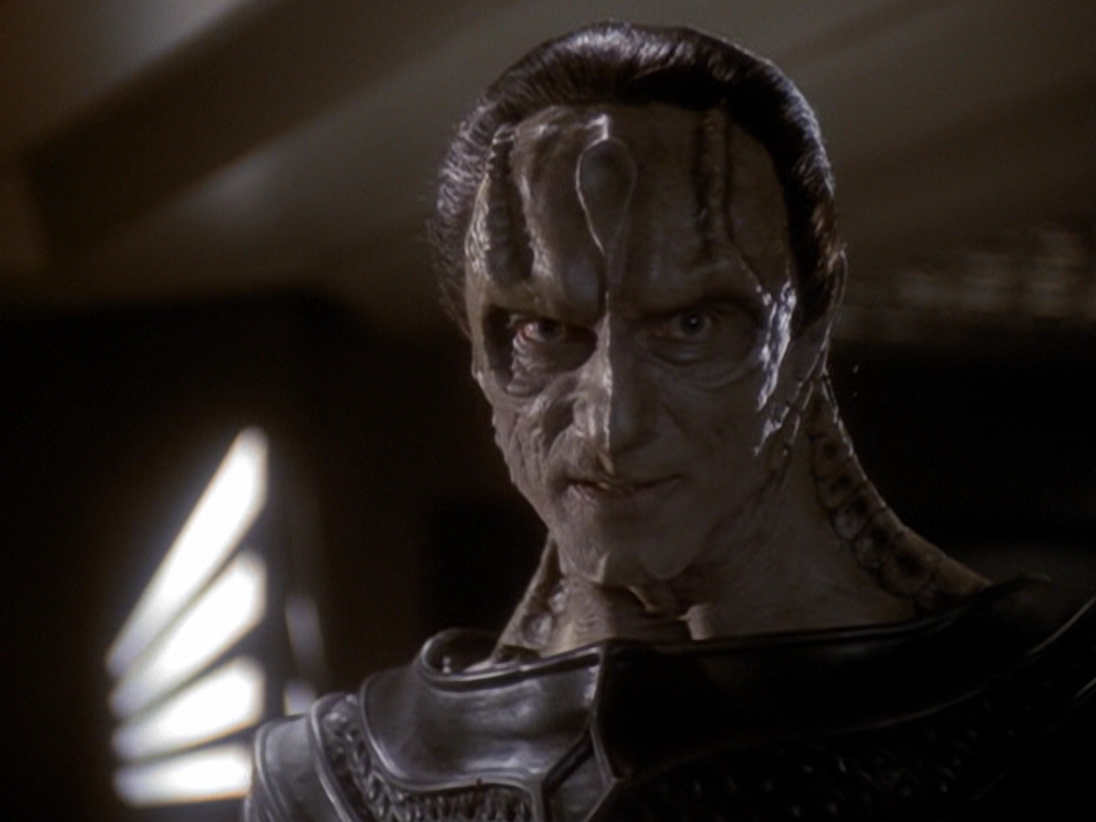 extant_StarTrek_DS9_6x05-FavorTheBold_02430.jpg