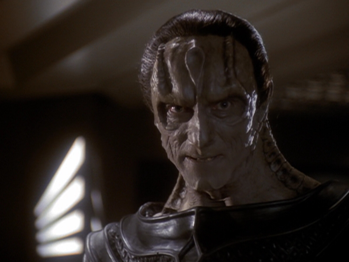 extant_StarTrek_DS9_6x05-FavorTheBold_02431.jpg