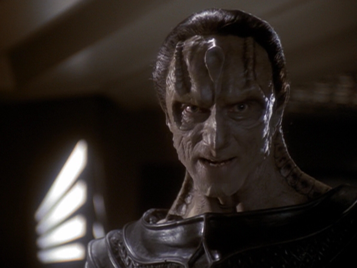 extant_StarTrek_DS9_6x05-FavorTheBold_02432.jpg