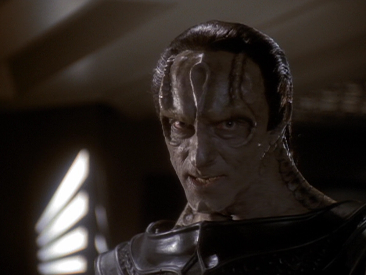 extant_StarTrek_DS9_6x05-FavorTheBold_02439.jpg