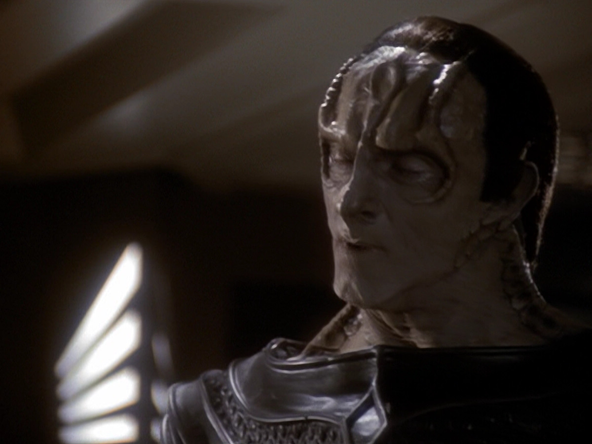 extant_StarTrek_DS9_6x05-FavorTheBold_02444.jpg