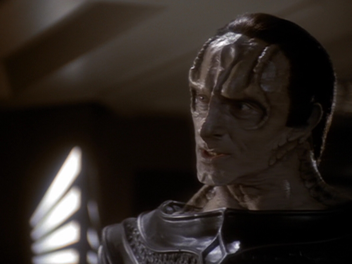 extant_StarTrek_DS9_6x05-FavorTheBold_02445.jpg