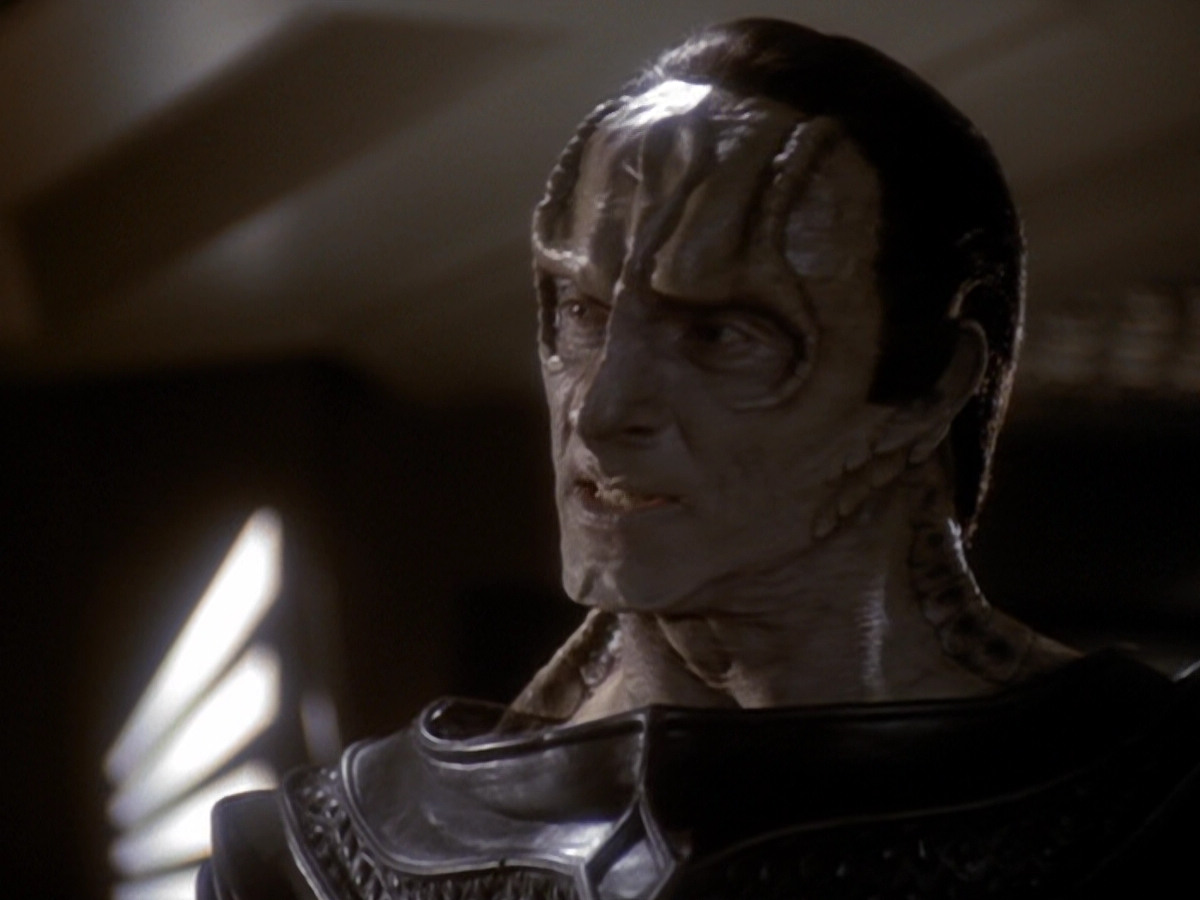 extant_StarTrek_DS9_6x05-FavorTheBold_02446.jpg