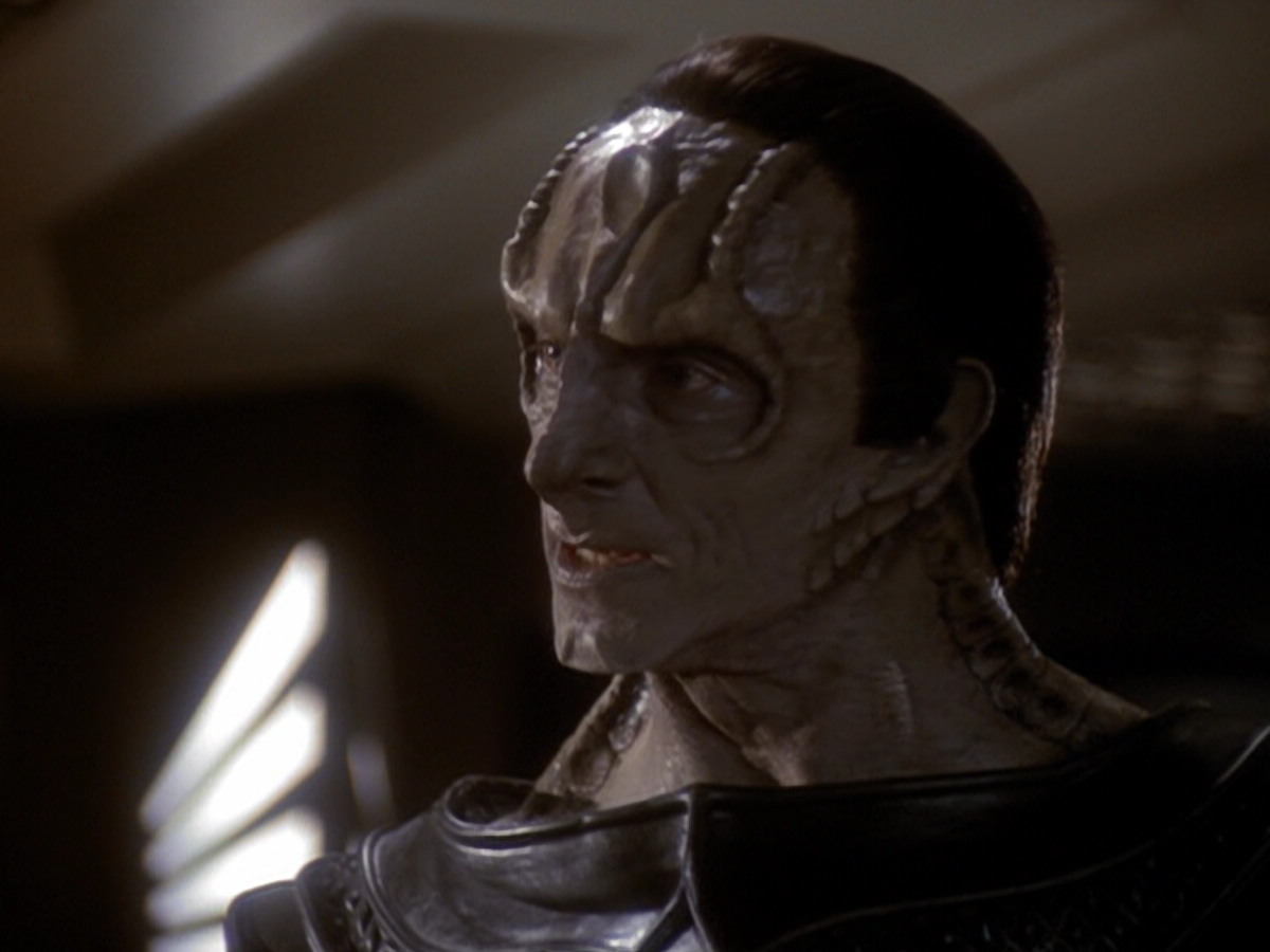 extant_StarTrek_DS9_6x05-FavorTheBold_02460.jpg