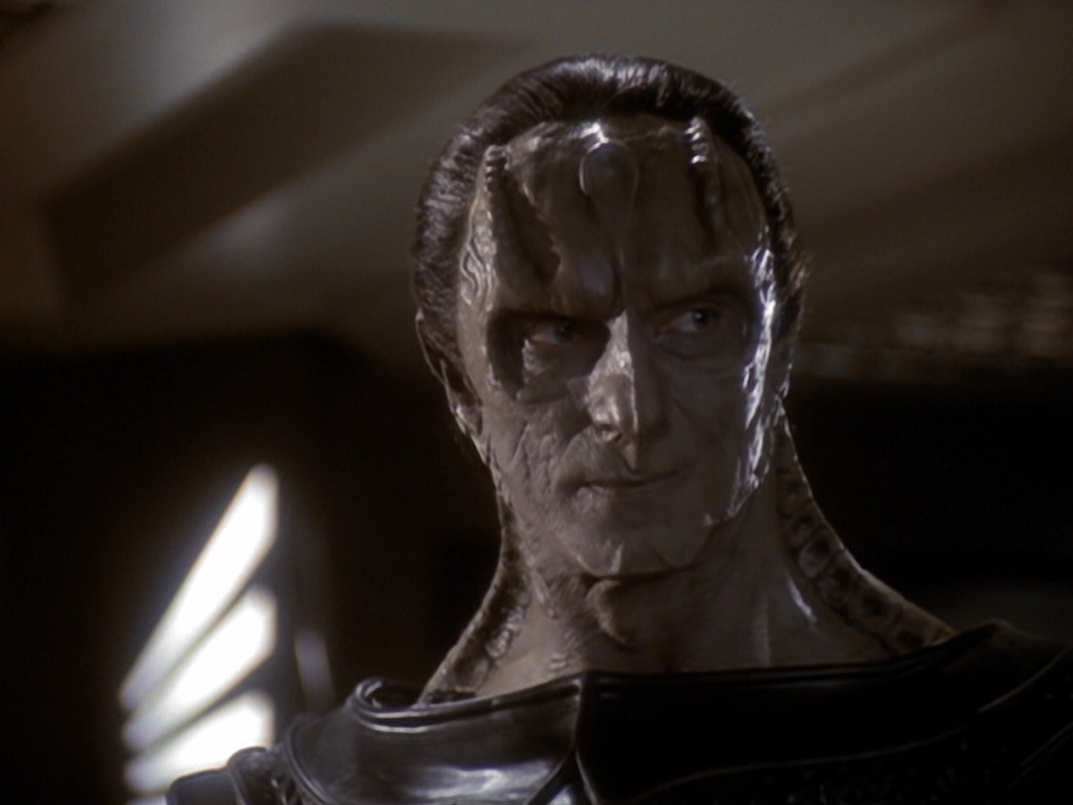 extant_StarTrek_DS9_6x05-FavorTheBold_02467.jpg