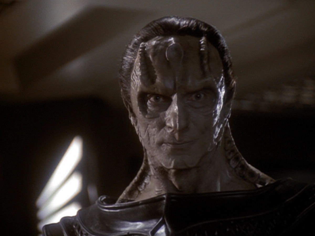 extant_StarTrek_DS9_6x05-FavorTheBold_02472.jpg