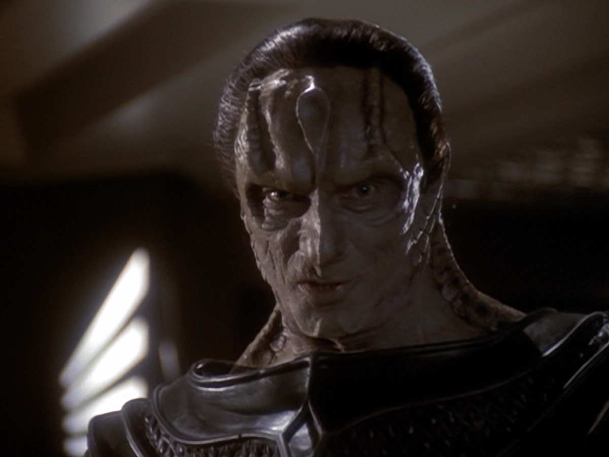 extant_StarTrek_DS9_6x05-FavorTheBold_02482.jpg
