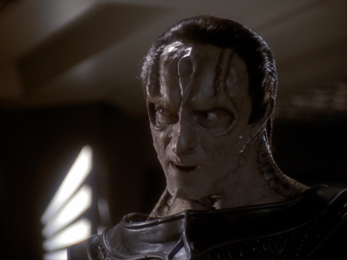 extant_StarTrek_DS9_6x05-FavorTheBold_02486.jpg
