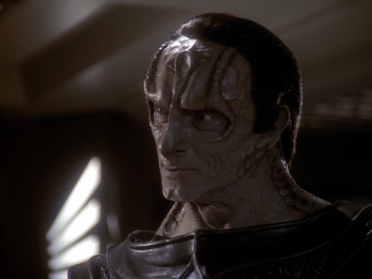 extant_StarTrek_DS9_6x05-FavorTheBold_02497.jpg