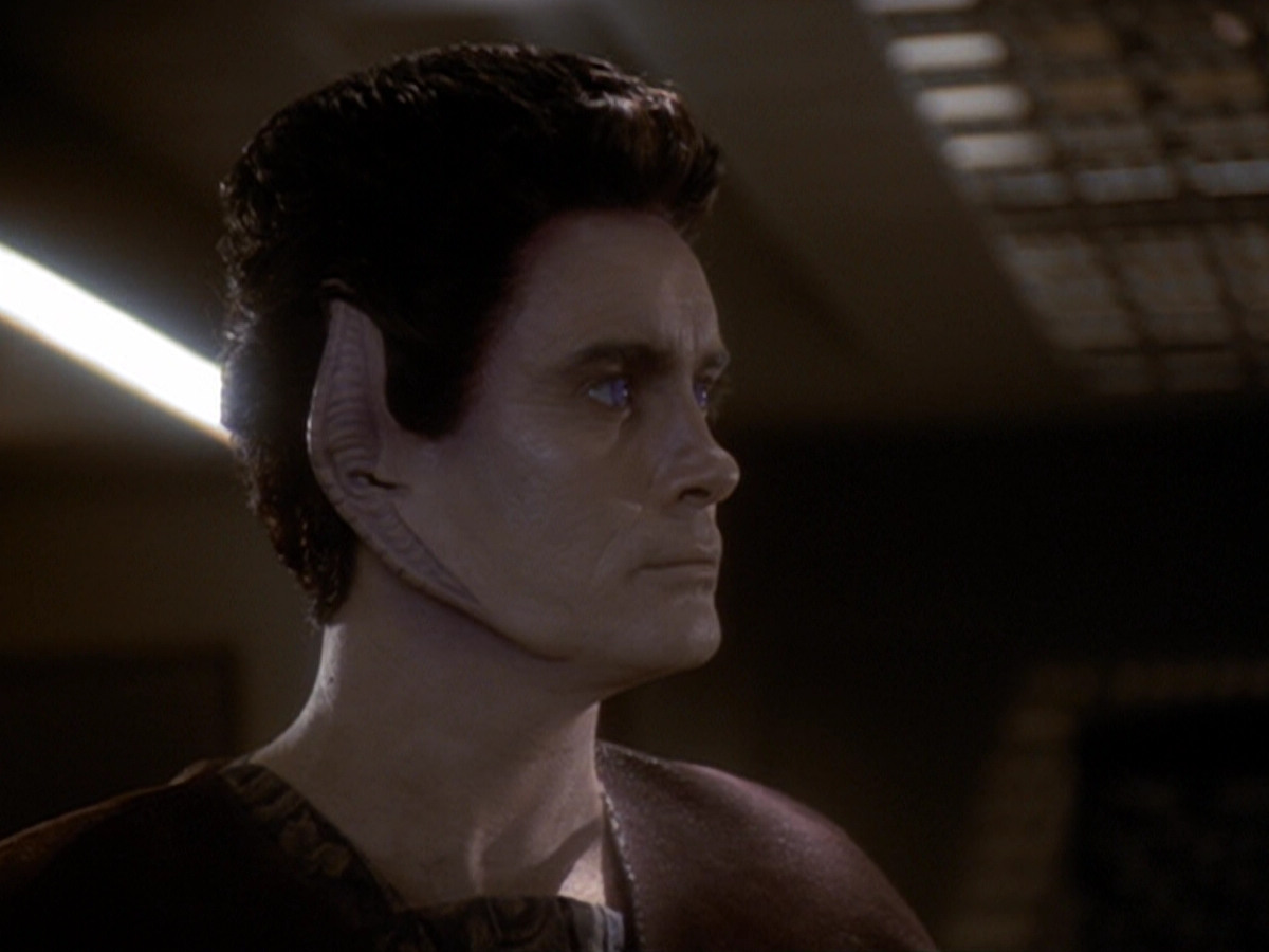 extant_StarTrek_DS9_6x05-FavorTheBold_02501.jpg