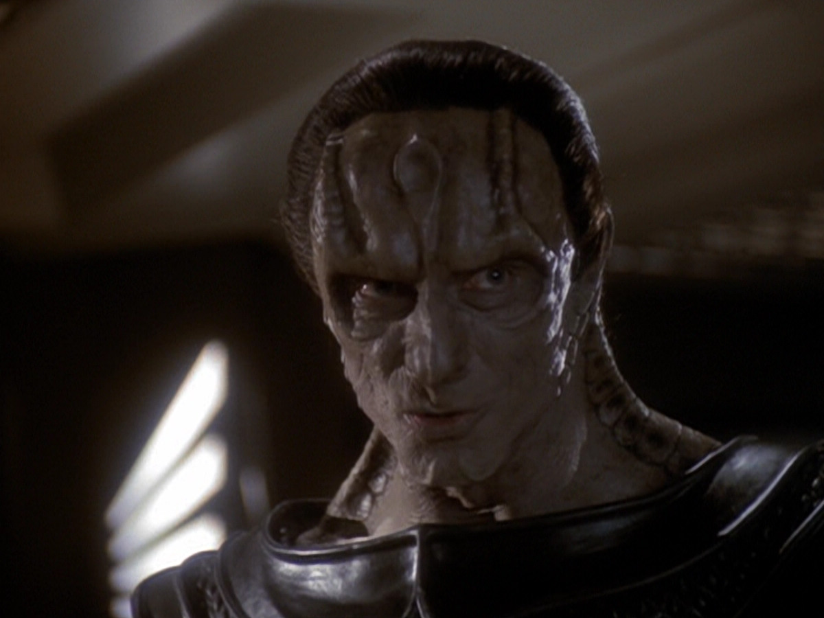 extant_StarTrek_DS9_6x05-FavorTheBold_02504.jpg