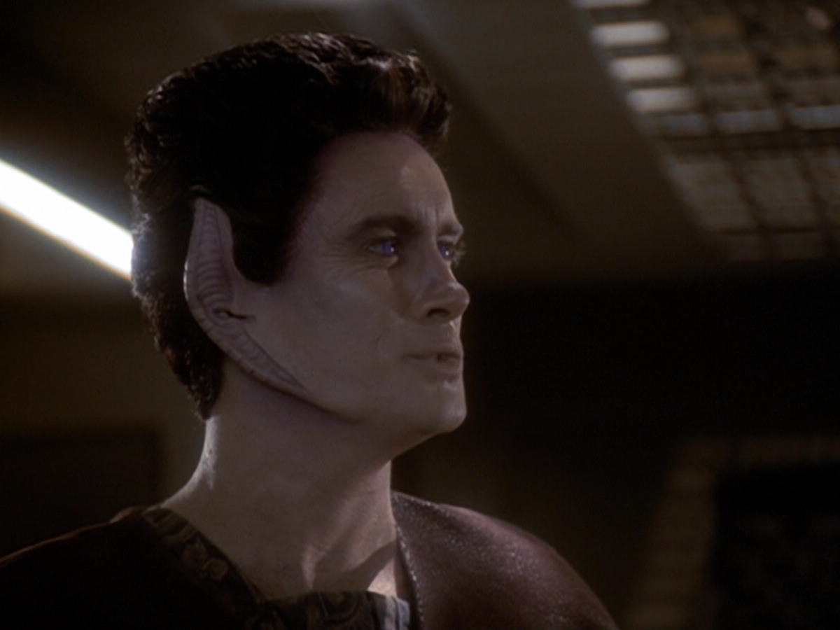 extant_StarTrek_DS9_6x05-FavorTheBold_02508.jpg