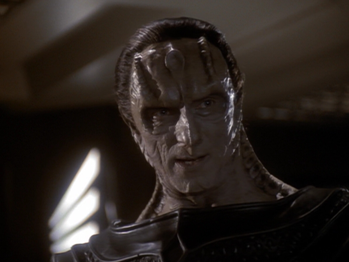 extant_StarTrek_DS9_6x05-FavorTheBold_02513.jpg