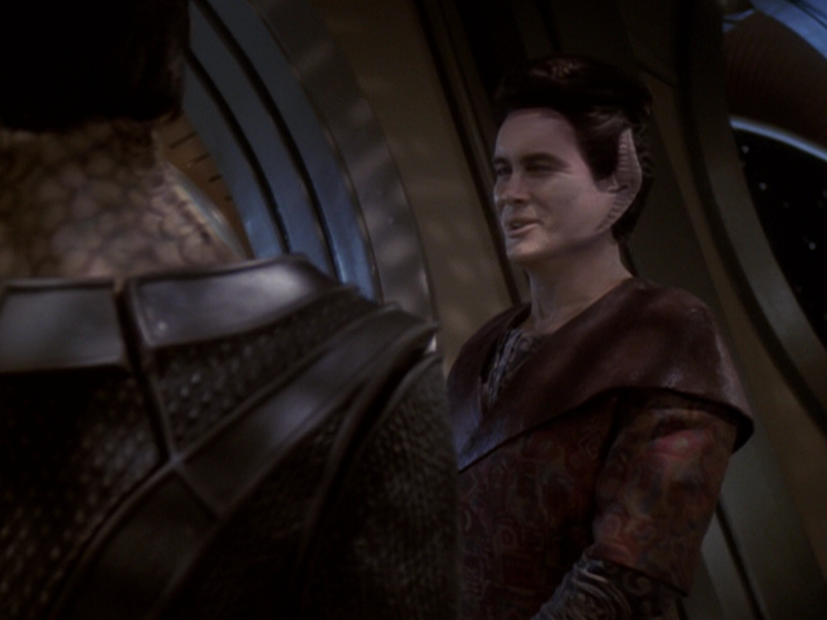 extant_StarTrek_DS9_6x05-FavorTheBold_02523.jpg
