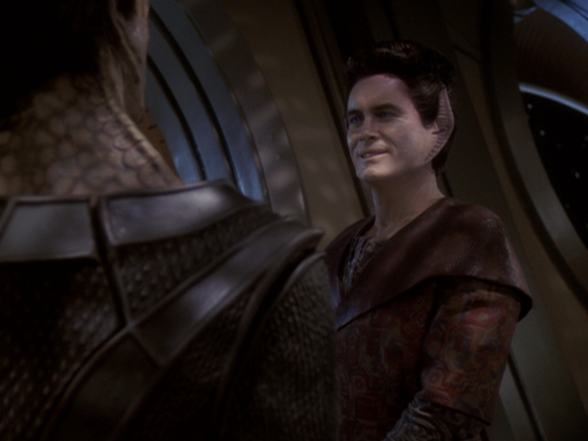 extant_StarTrek_DS9_6x05-FavorTheBold_02532.jpg