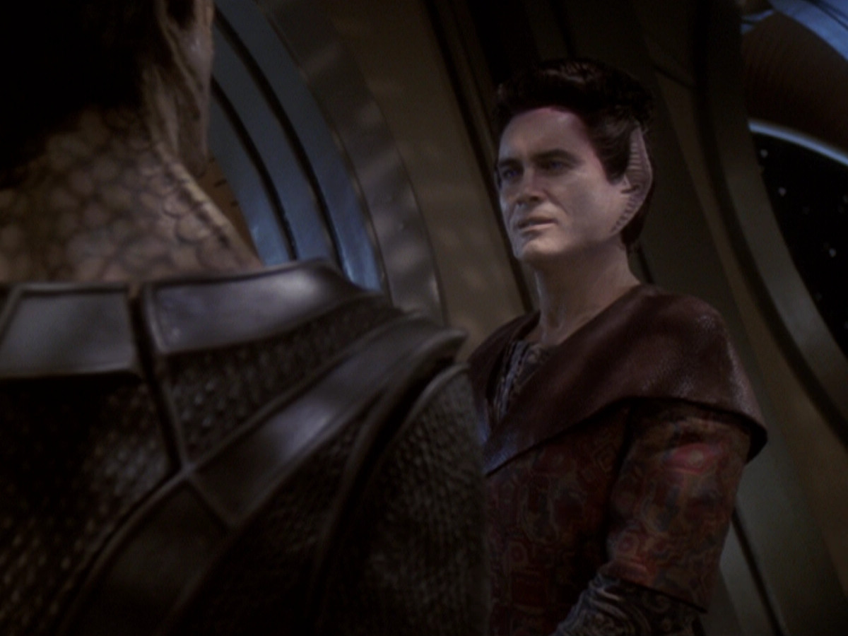 extant_StarTrek_DS9_6x05-FavorTheBold_02533.jpg