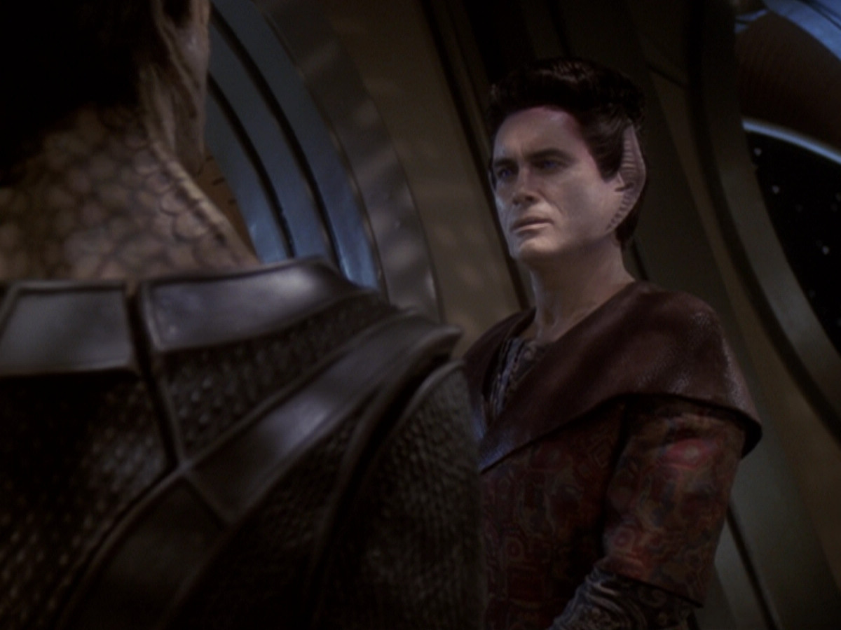 extant_StarTrek_DS9_6x05-FavorTheBold_02534.jpg