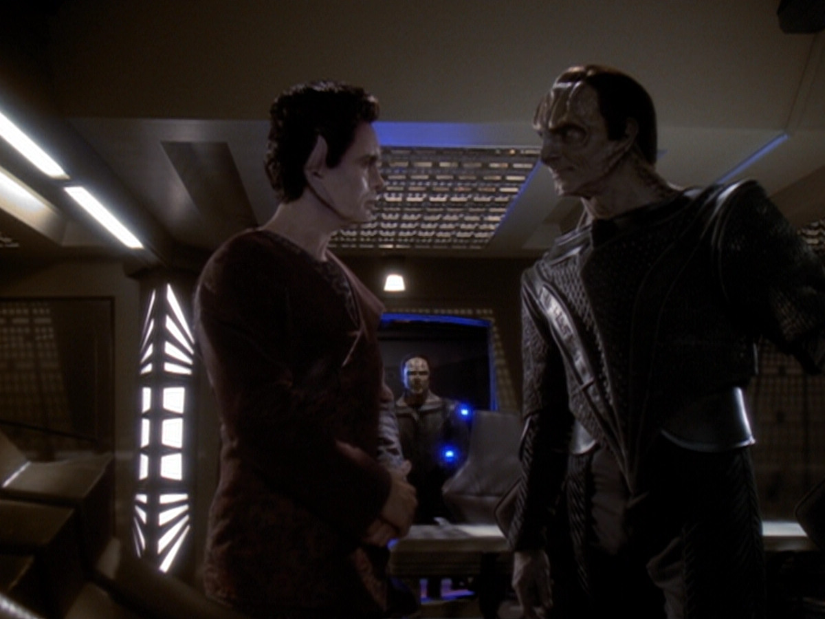 extant_StarTrek_DS9_6x05-FavorTheBold_02539.jpg