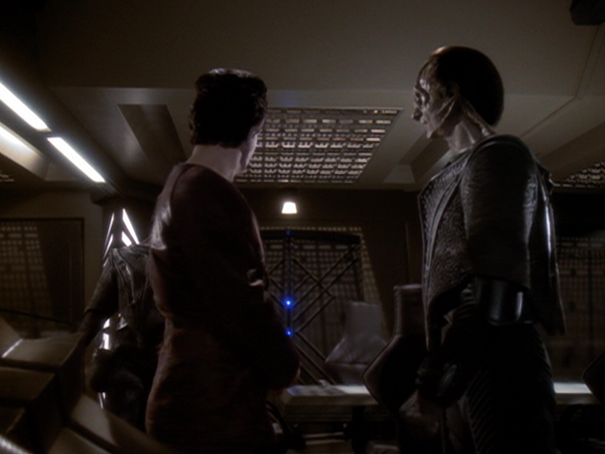 extant_StarTrek_DS9_6x05-FavorTheBold_02542.jpg
